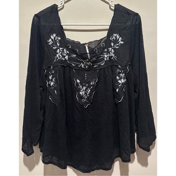 Free People Women’s Bed of Roses Embroidered Top Size Medium - Black - Picture 1 of 7